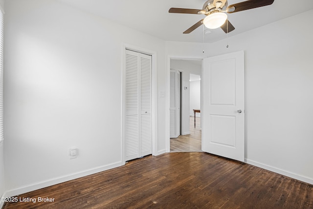 unfurnished bedroom featuring dark wood-type flooring, a closet, and ceiling fan