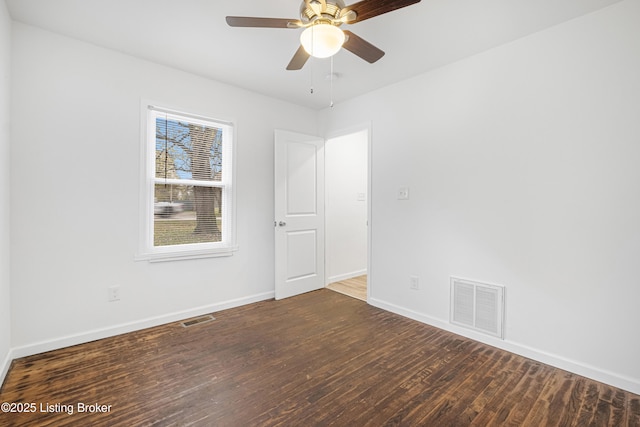 unfurnished room with dark wood-type flooring and ceiling fan