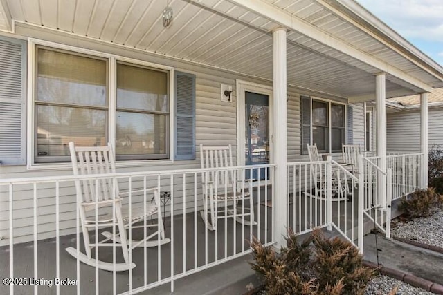 entrance to property featuring covered porch