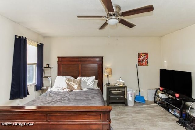 bedroom featuring ceiling fan