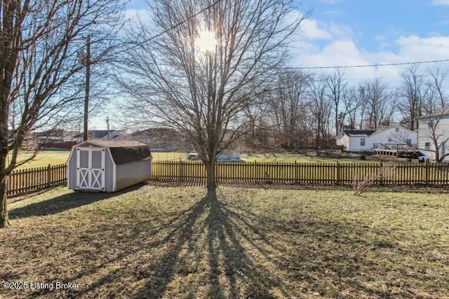 view of yard with a storage shed