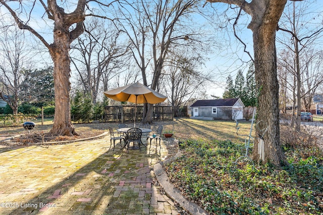 view of yard featuring a patio area