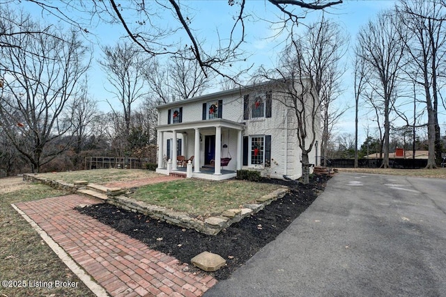 view of front facade with covered porch