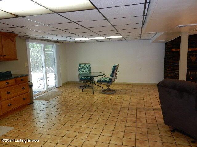 living area featuring a drop ceiling