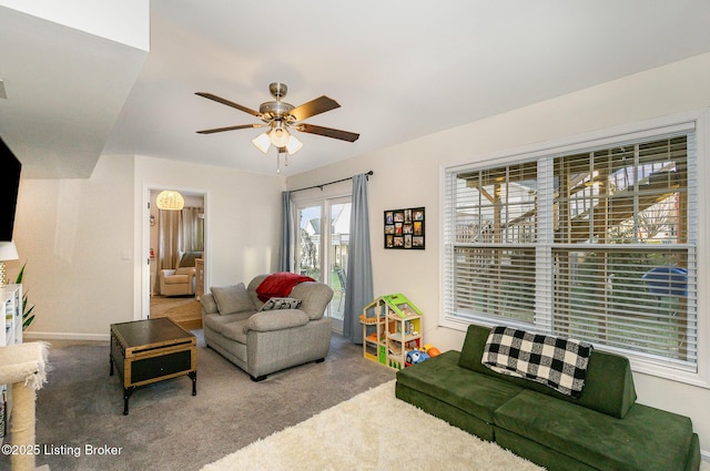 carpeted living room featuring ceiling fan