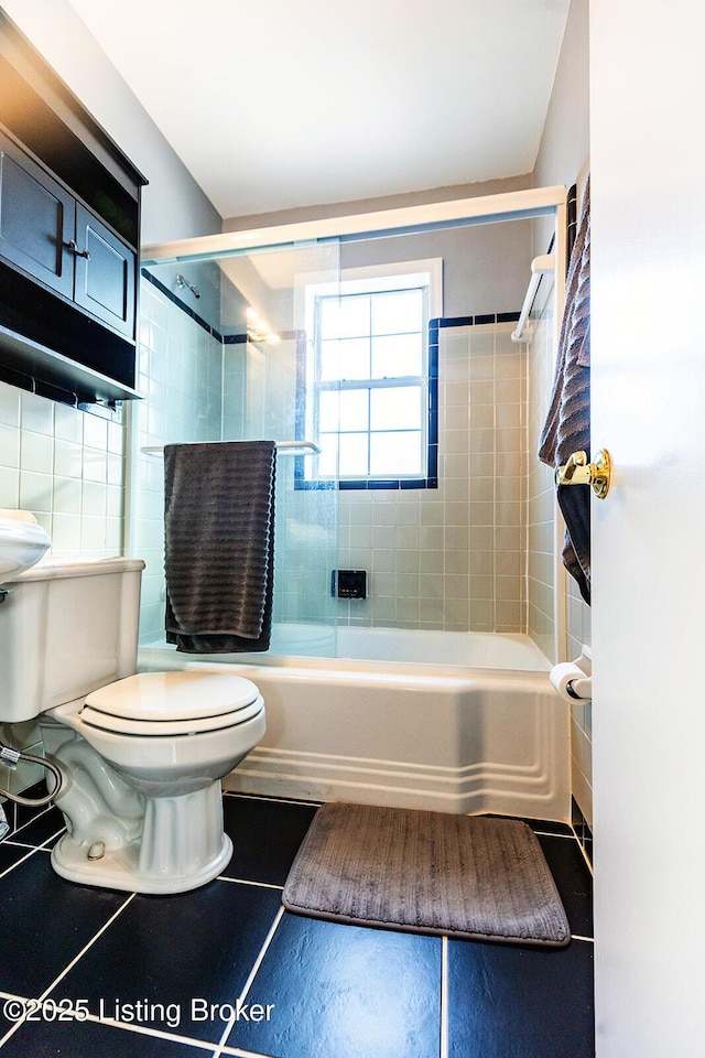 bathroom featuring tiled shower / bath and toilet