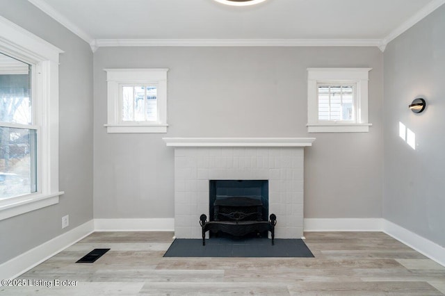 living room featuring ornamental molding and light hardwood / wood-style floors