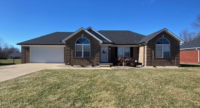 view of front facade featuring a garage and a front lawn