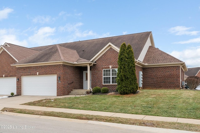 view of front facade featuring a front yard