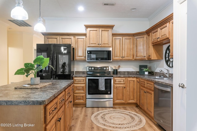 kitchen with sink, decorative light fixtures, ornamental molding, stainless steel appliances, and light hardwood / wood-style floors