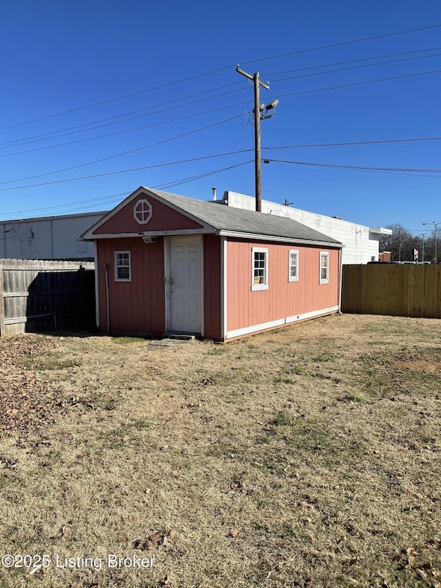 view of outdoor structure featuring a yard