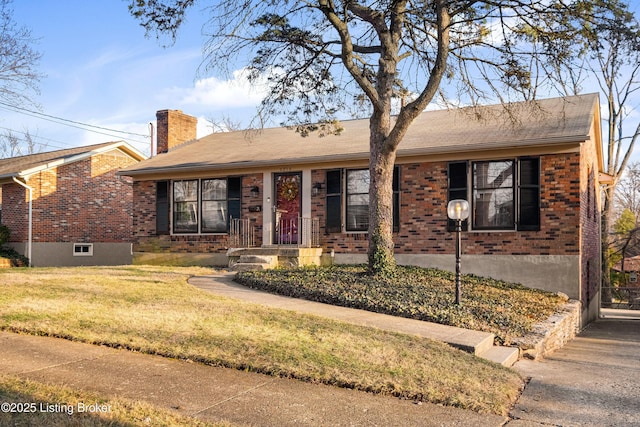 single story home featuring a front lawn