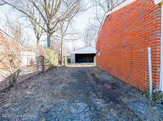 view of yard featuring a carport