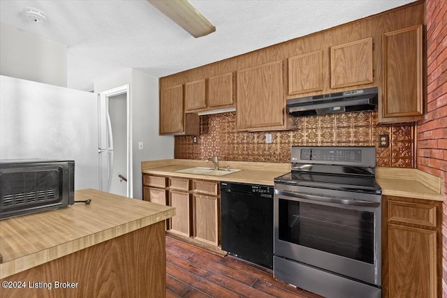 kitchen with sink, tasteful backsplash, stainless steel electric range, dark hardwood / wood-style flooring, and dishwasher