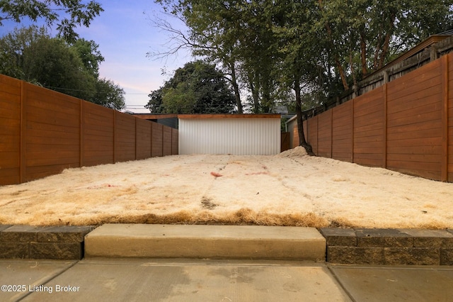 view of yard at dusk