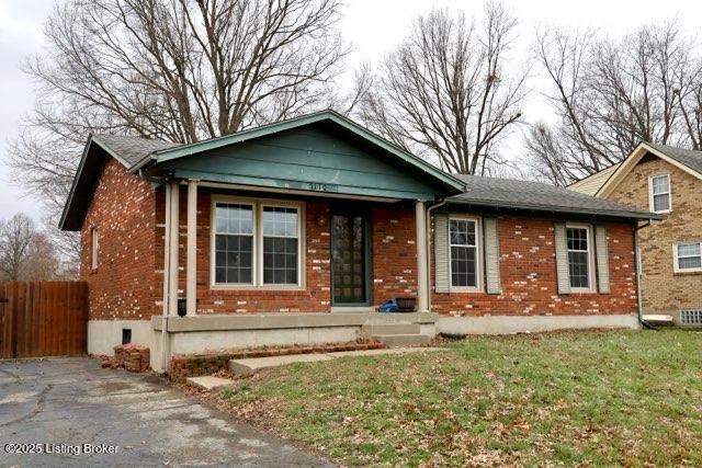 view of front of property with a front lawn