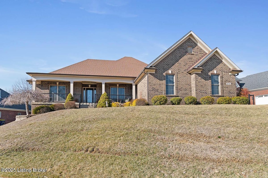 view of front of home featuring a front lawn and covered porch