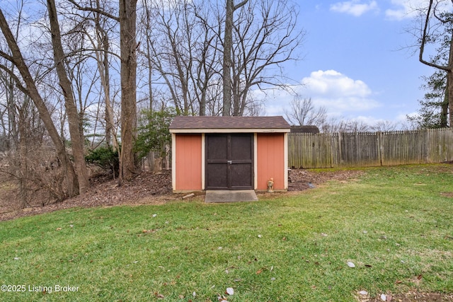 view of outdoor structure with a yard