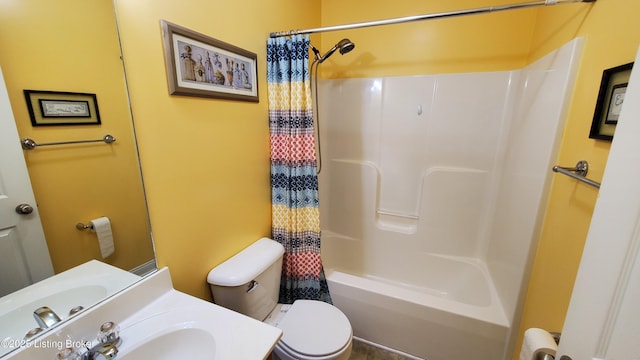 full bathroom with shower / tub combo with curtain, vanity, and toilet