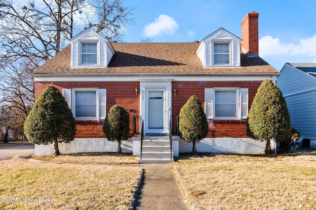 cape cod home featuring a front lawn