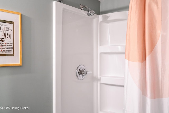 bathroom featuring curtained shower