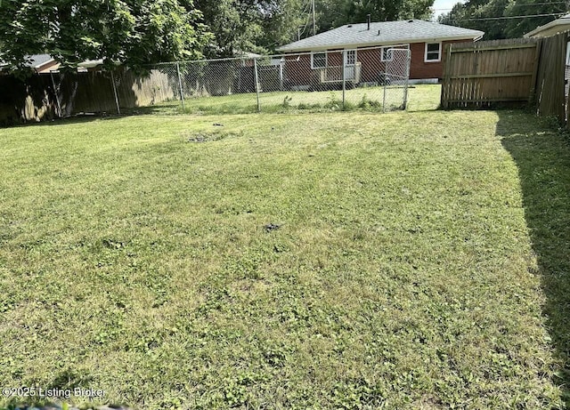 view of yard featuring a fenced backyard