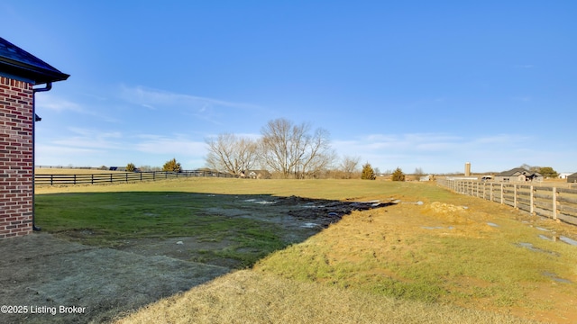 view of yard featuring a rural view