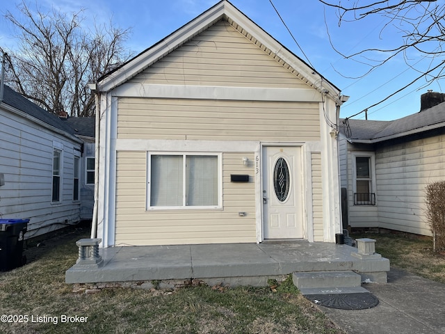 view of front of property