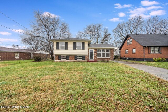 tri-level home with a front lawn