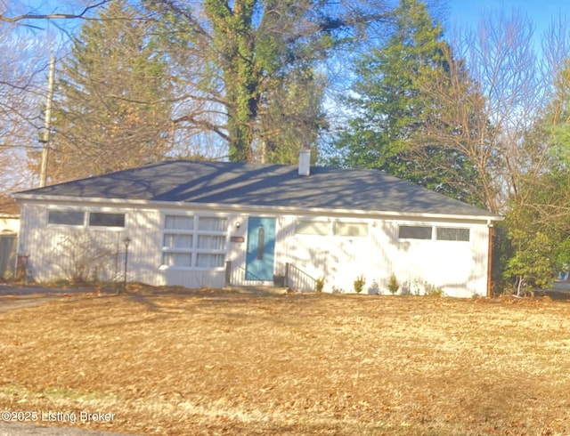 garage featuring a lawn