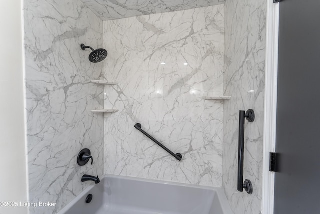 bathroom featuring tiled shower / bath combo