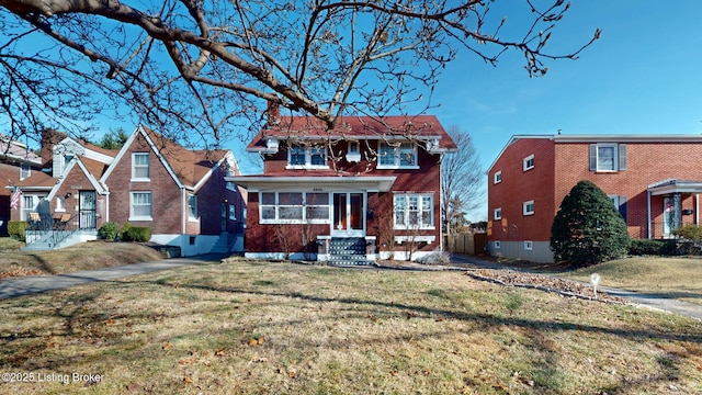 view of front of property featuring a front yard