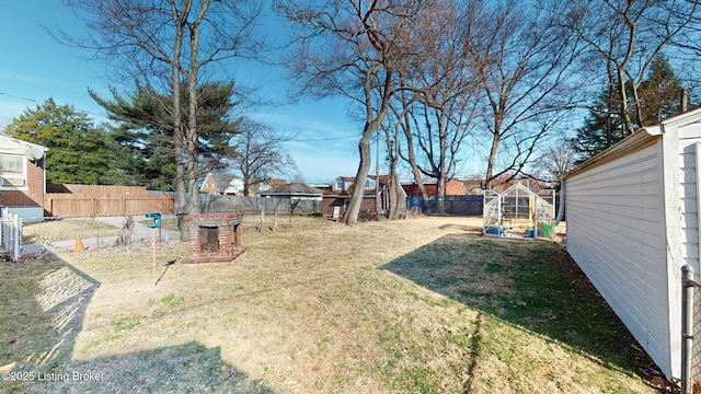 view of yard with an outdoor structure