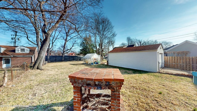 view of yard with a storage unit