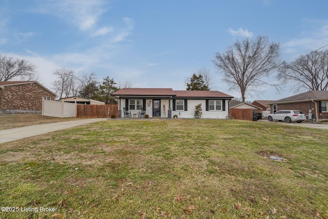 ranch-style home featuring a front lawn and a porch