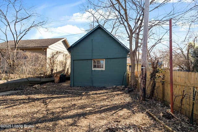 rear view of house featuring an outdoor structure