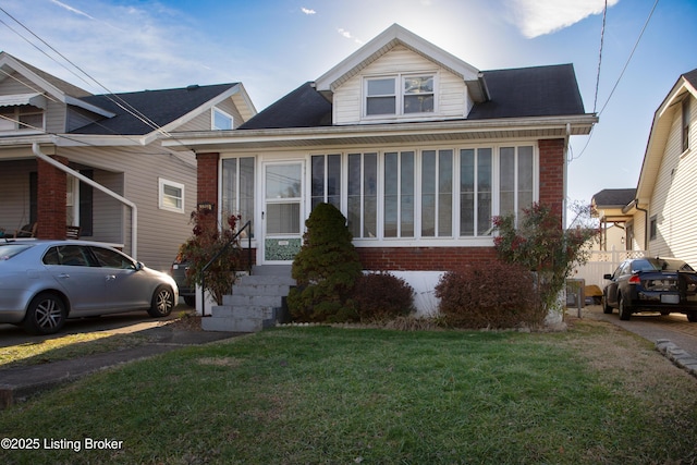 view of front facade with a front yard