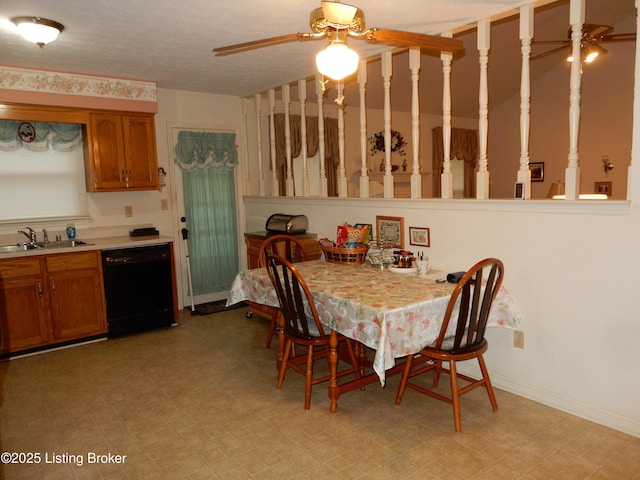 dining area featuring sink and ceiling fan