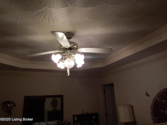 details featuring crown molding and ceiling fan