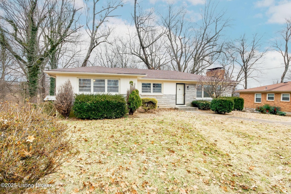 ranch-style house with a front yard