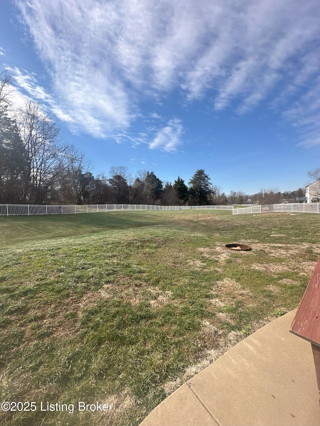 view of yard featuring a rural view