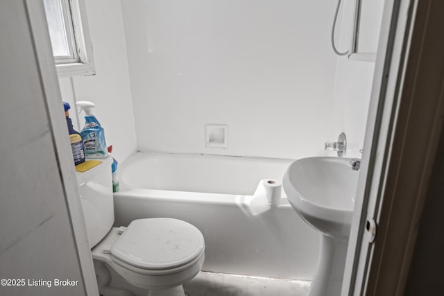 bathroom featuring a washtub and toilet