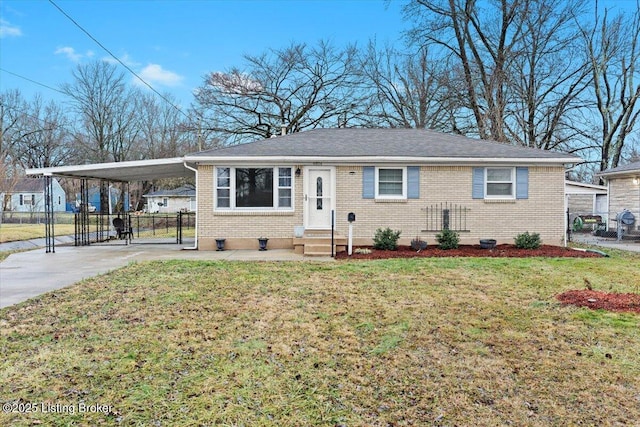 view of front of property featuring a carport and a front lawn