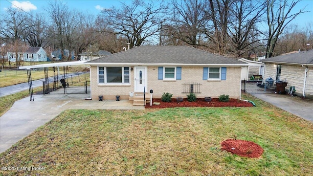 view of front facade with a front lawn