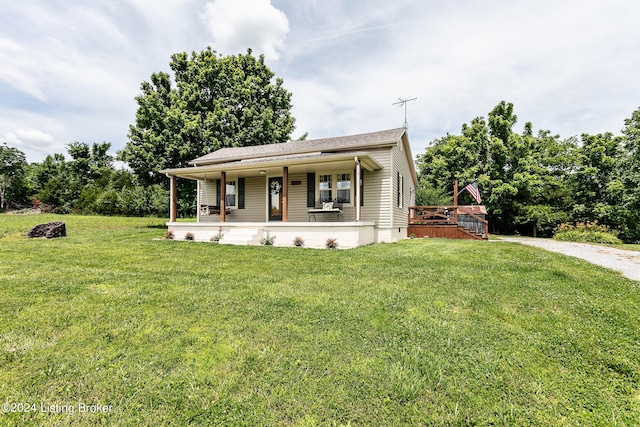 view of front of property featuring a front lawn and covered porch