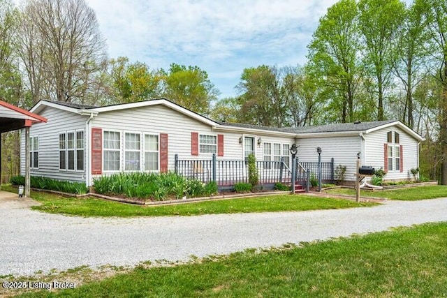 view of front facade with a front yard