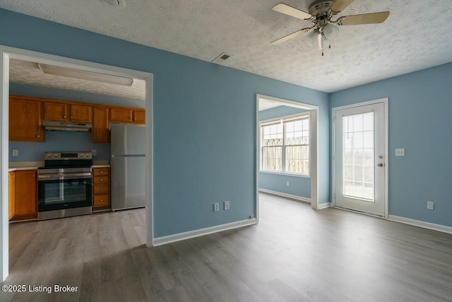 141-147 Darby Woods Ct, Radcliff, KY 40160 - kitchen with wood-type flooring, appliances with stainless steel finishes, ceiling fan, and a textured ceiling