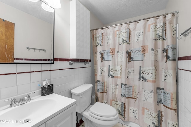 bathroom featuring vanity, toilet, a textured ceiling, and a shower with shower curtain