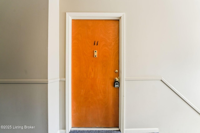 view of exterior entry featuring stucco siding