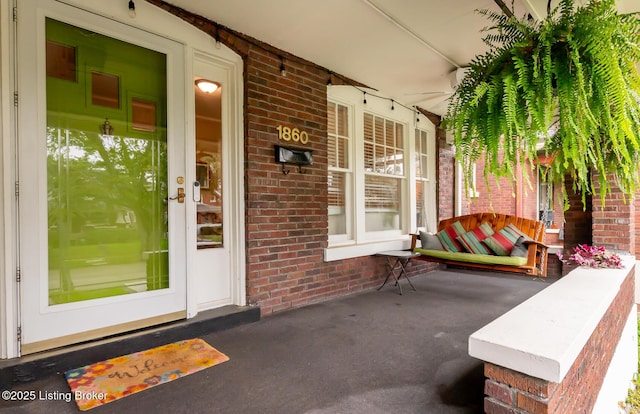 property entrance featuring a porch